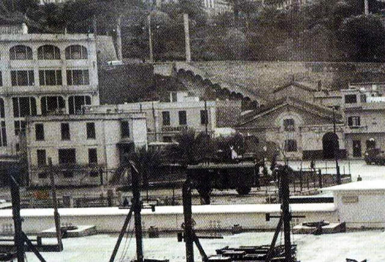 Oran- 073- travail sur les quais.jpg